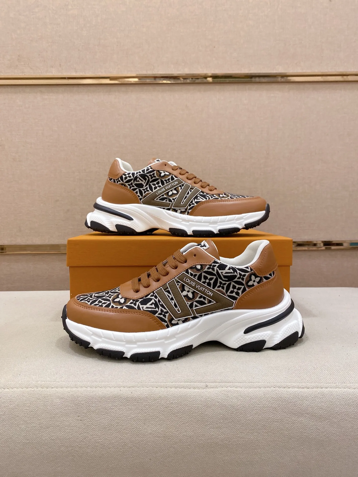 Men's shoes 442💰louis vuitton (Louis Vuitton/lv)🔍🔍The new counters are on sale at the same time. The uppers are imported from Italy. ⃣️Re-engraved🇮🇹💪💪, ⚠Sole: The original sole is specially provided by the original factory, the exclusive movable molded sole is super comfortable, ⚠Original and single goods 🔍high quality, you can enter and leave the counter at will, welcome to compare⚠. Code number: 38-44 (45/customized, non-refundable)